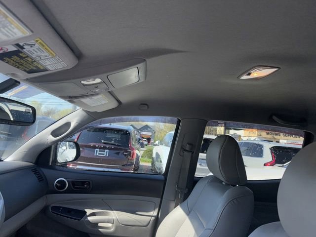 Used 2015 Toyota Tacoma 4x4 Double Cab w/ Limited Package image 16