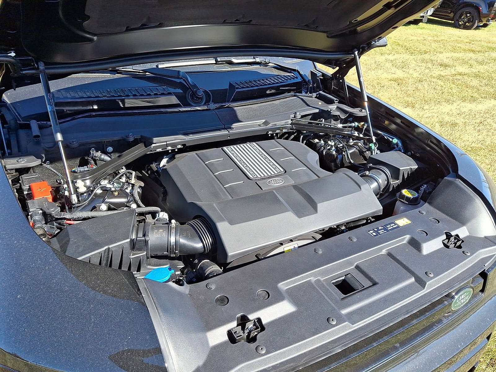 New 2025 Land Rover Defender 110 X-Dynamic SE image 31