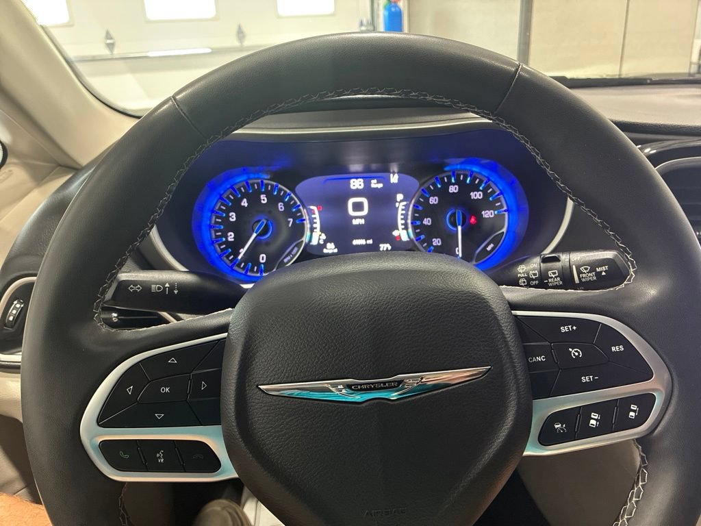 Used 2023 Chrysler Pacifica Touring-L FWD image 19