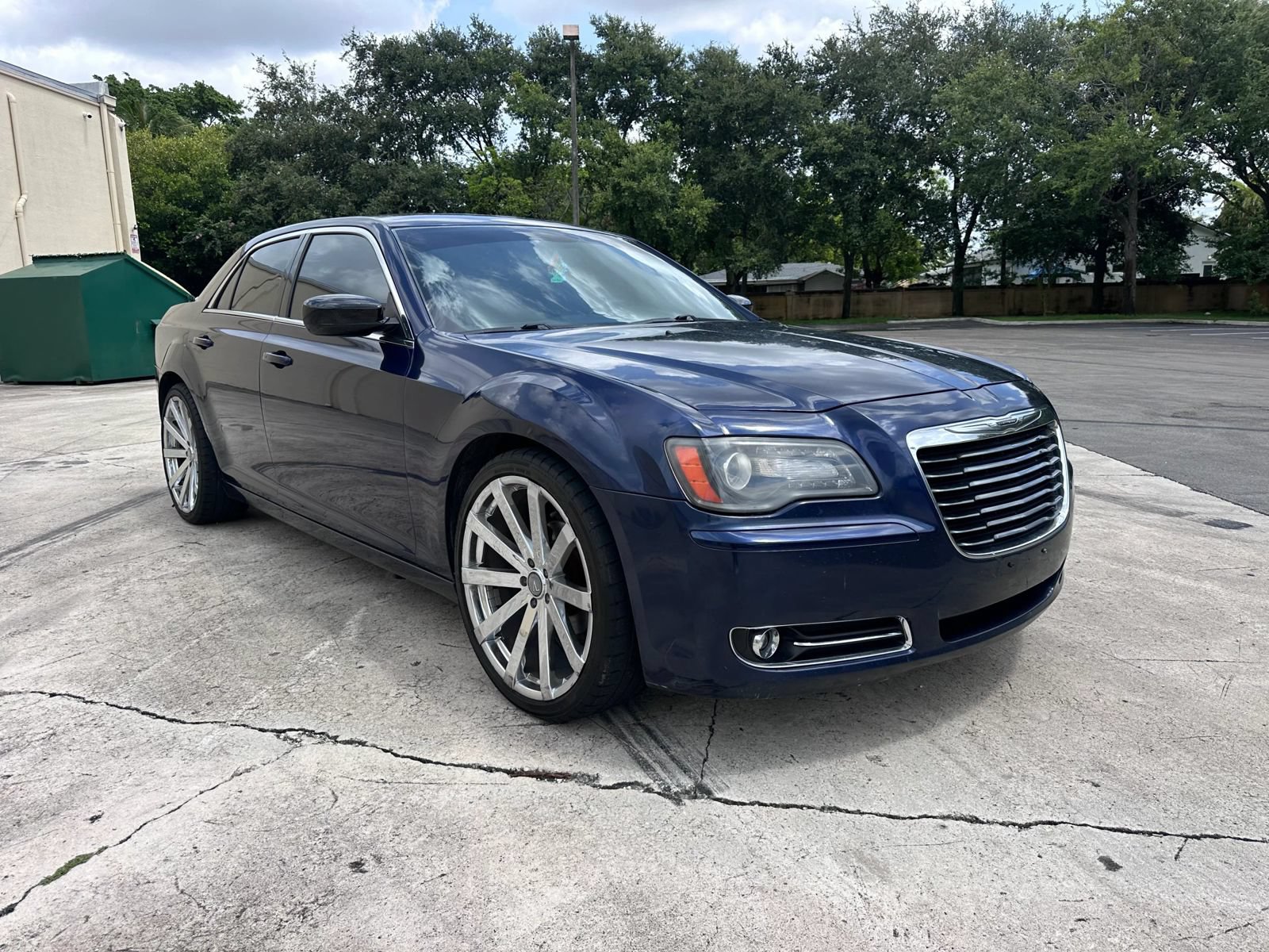 Used 2013 Chrysler 300 S RWD image 3