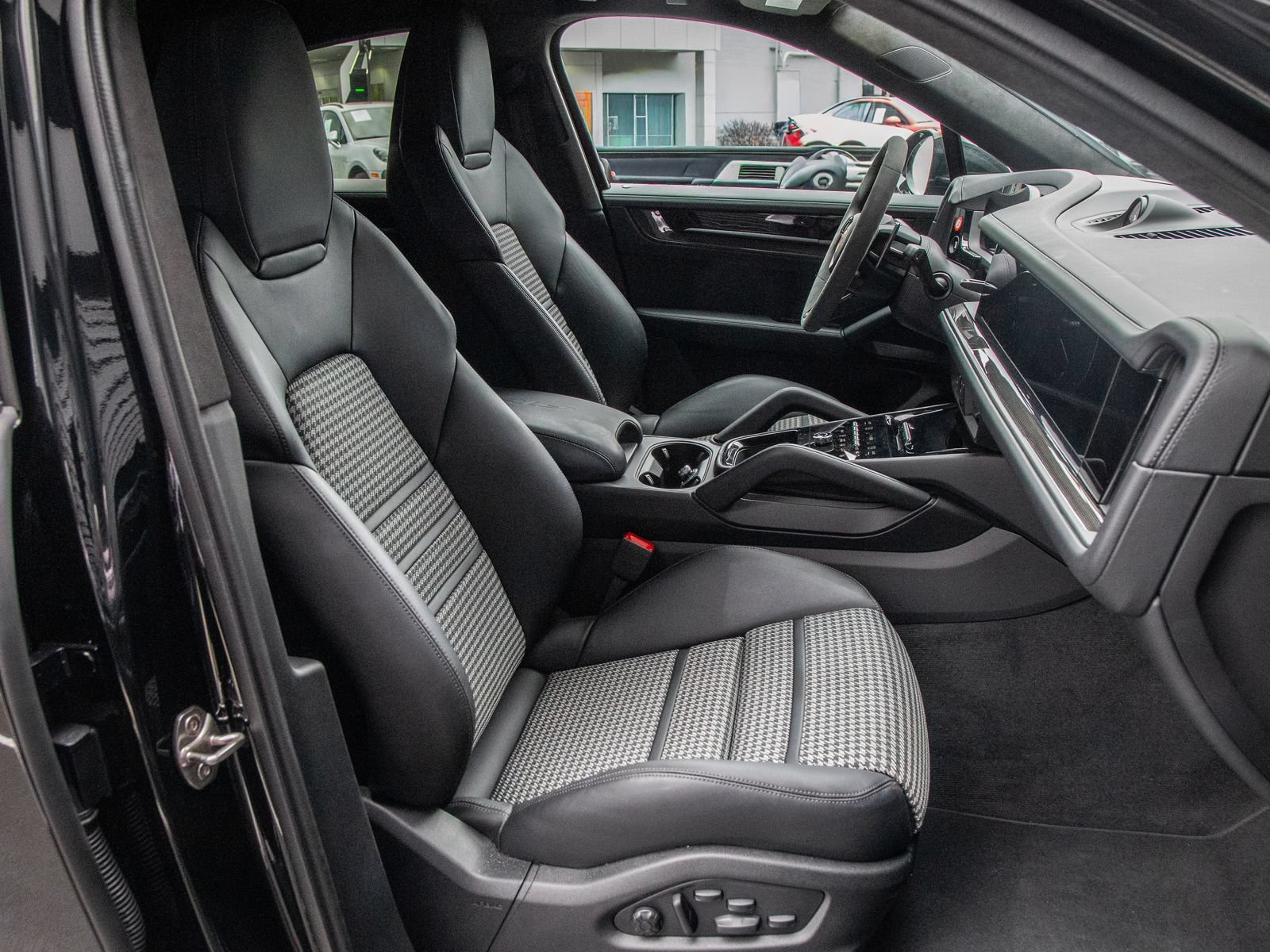 Certified 2026 Porsche Cayenne GTS AWD/4WD image 20