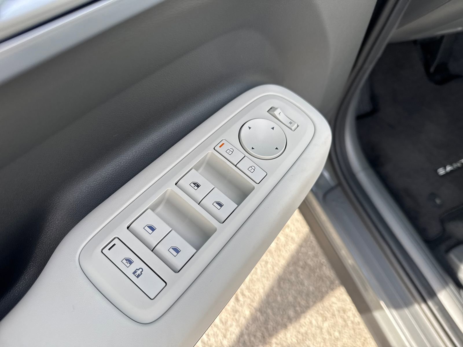 New 2026 Hyundai Santa Fe SE image 12