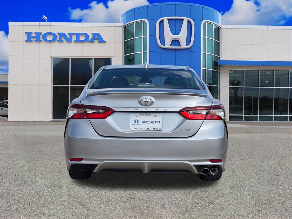 Used 2021 Toyota Camry SE image 4