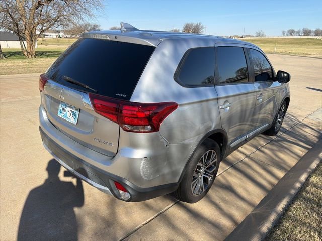 Used 2018 Mitsubishi Outlander SEL image 3