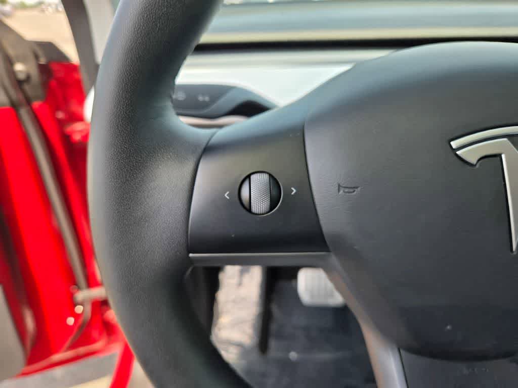 Used 2021 Tesla Model Y Long Range AWD/4WD image 21