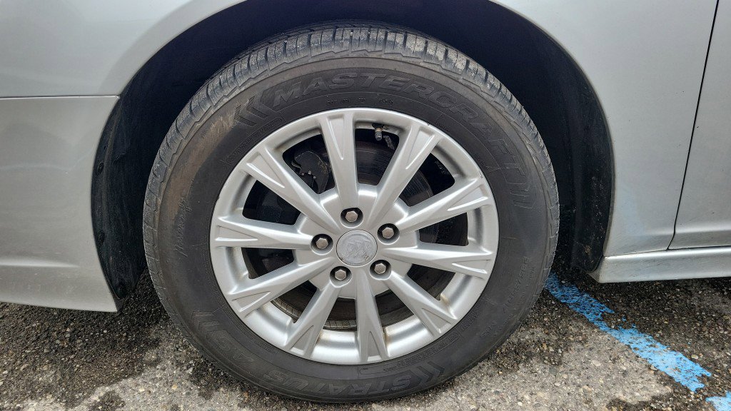 Used 2010 Buick Lucerne CXL w/ Driver Confidence Package image 28