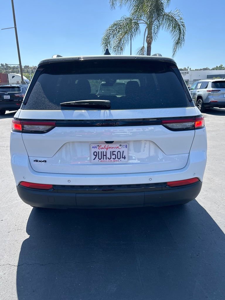 Used 2025 Jeep Grand Cherokee Altitude image 9