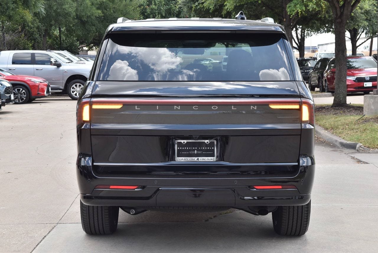 New 2026 Lincoln Navigator Black Label AWD/4WD image 8