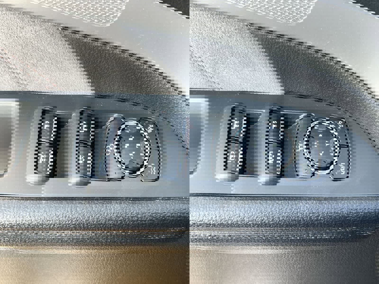 Used 2017 Ford Explorer XLT w/ Equipment Group 202A AWD/4WD image 17