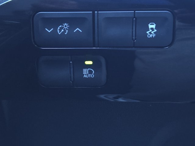 Used 2016 Toyota Prius Four Touring FWD image 26