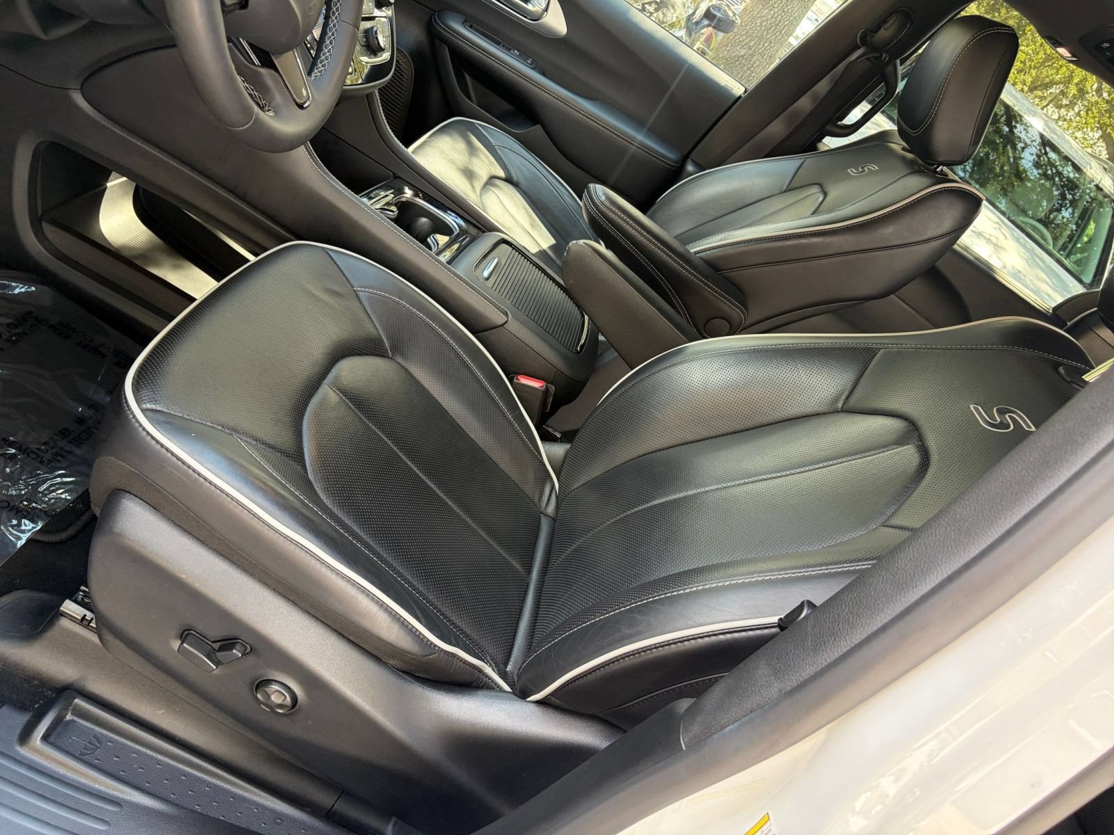 Used 2025 Chrysler Pacifica Limited FWD image 40
