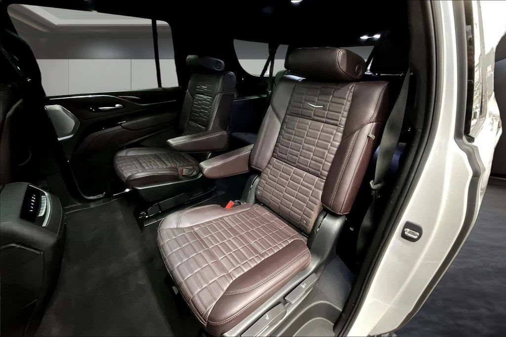 Certified 2023 Cadillac Escalade ESV V AWD/4WD image 22