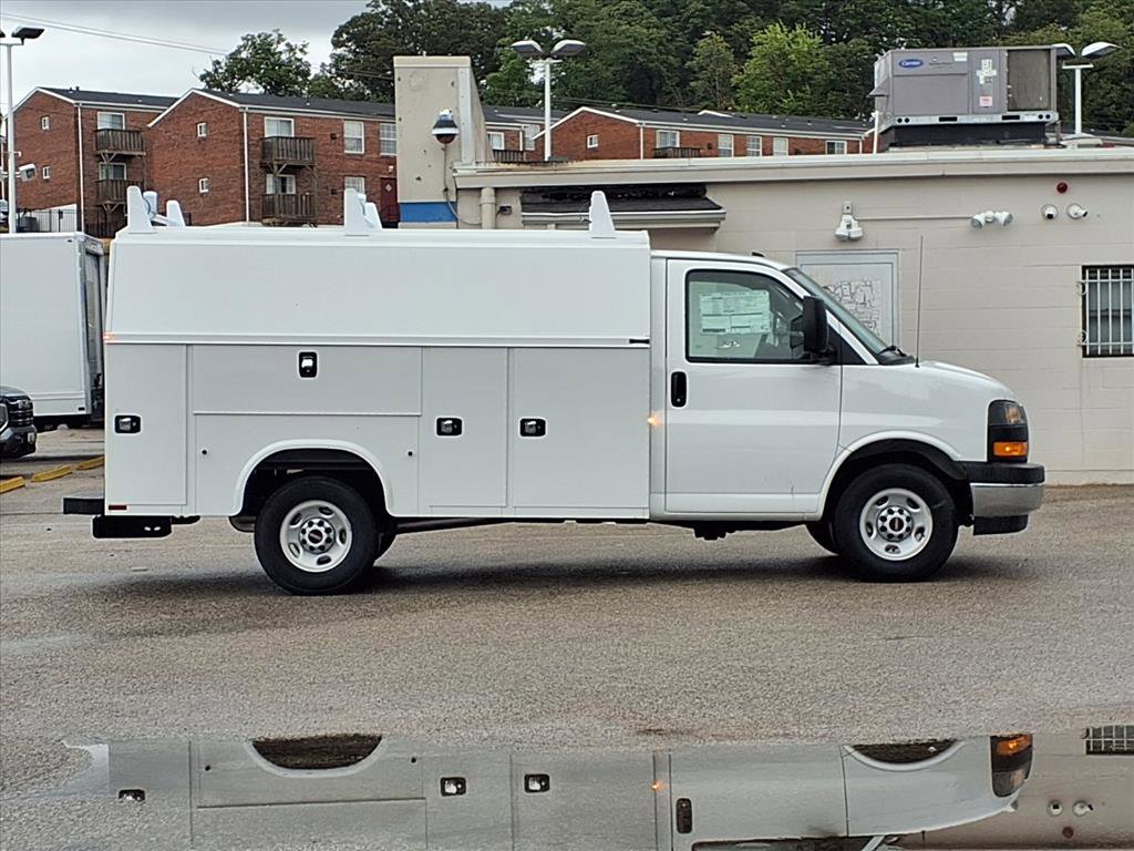 New 2025 GMC Savana 3500 w/ Power Convenience Package RWD image 18