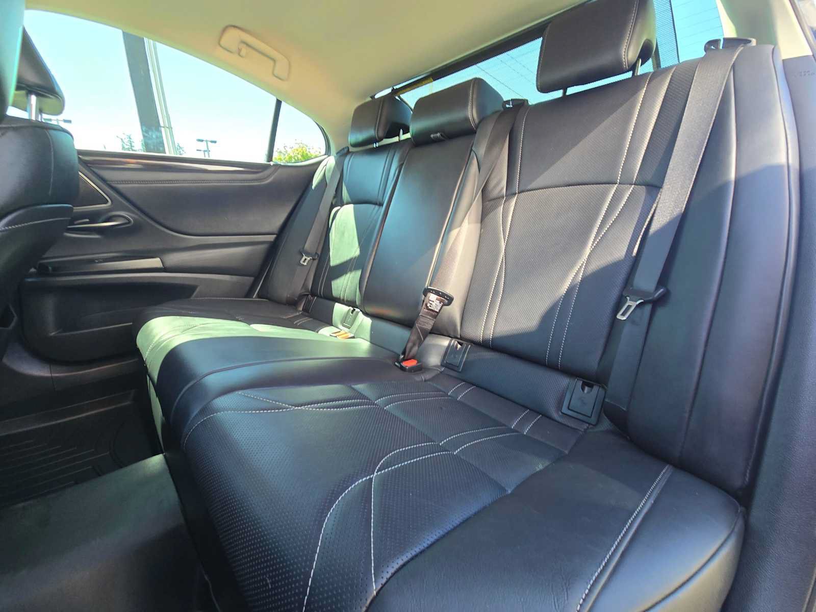 Used 2021 Lexus ES 300h w/ Accessory Package 2 FWD image 17