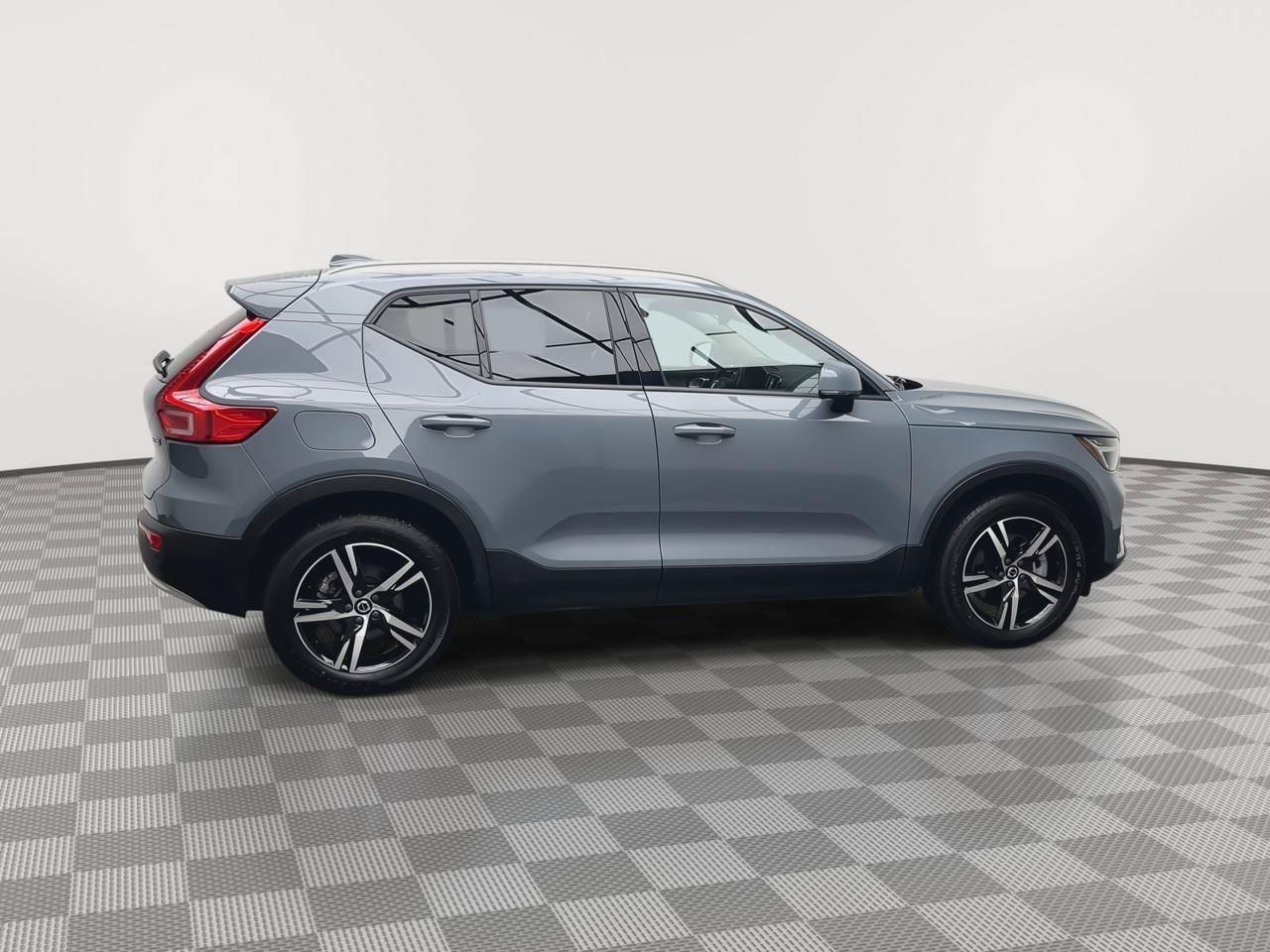 Used 2023 Volvo XC40 B5 Core AWD/4WD image 37