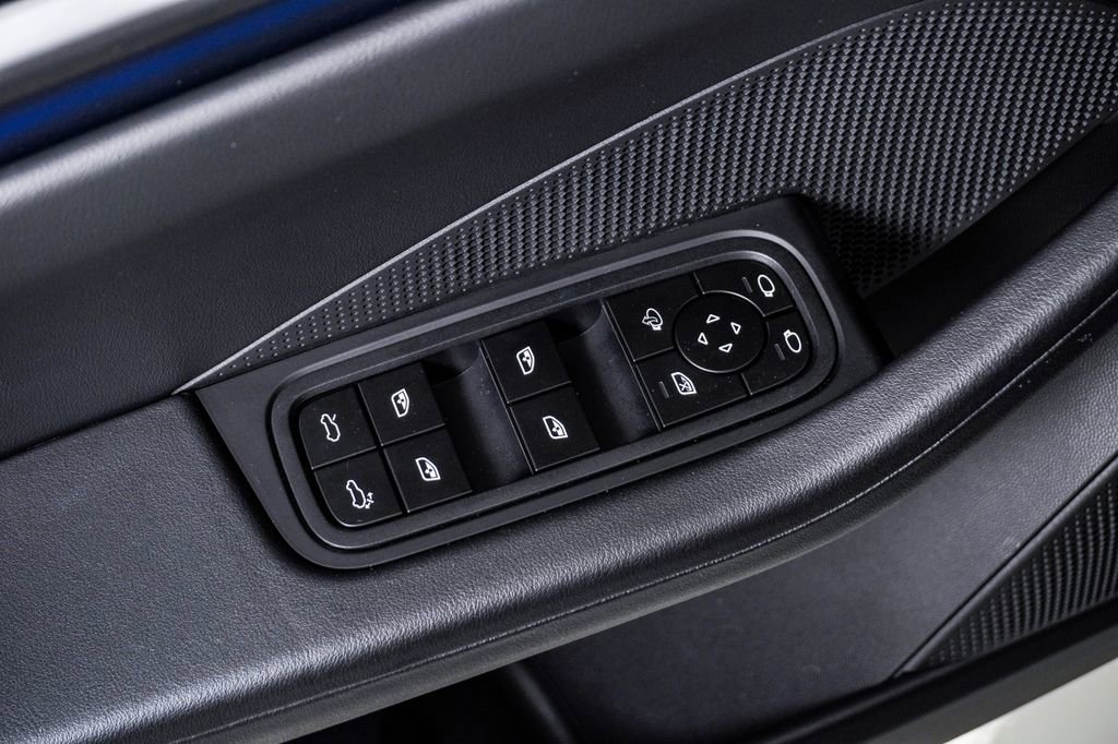 Certified 2025 Porsche Macan 4S Electric image 26