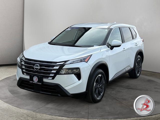 Used 2025 Nissan Rogue SV image 3