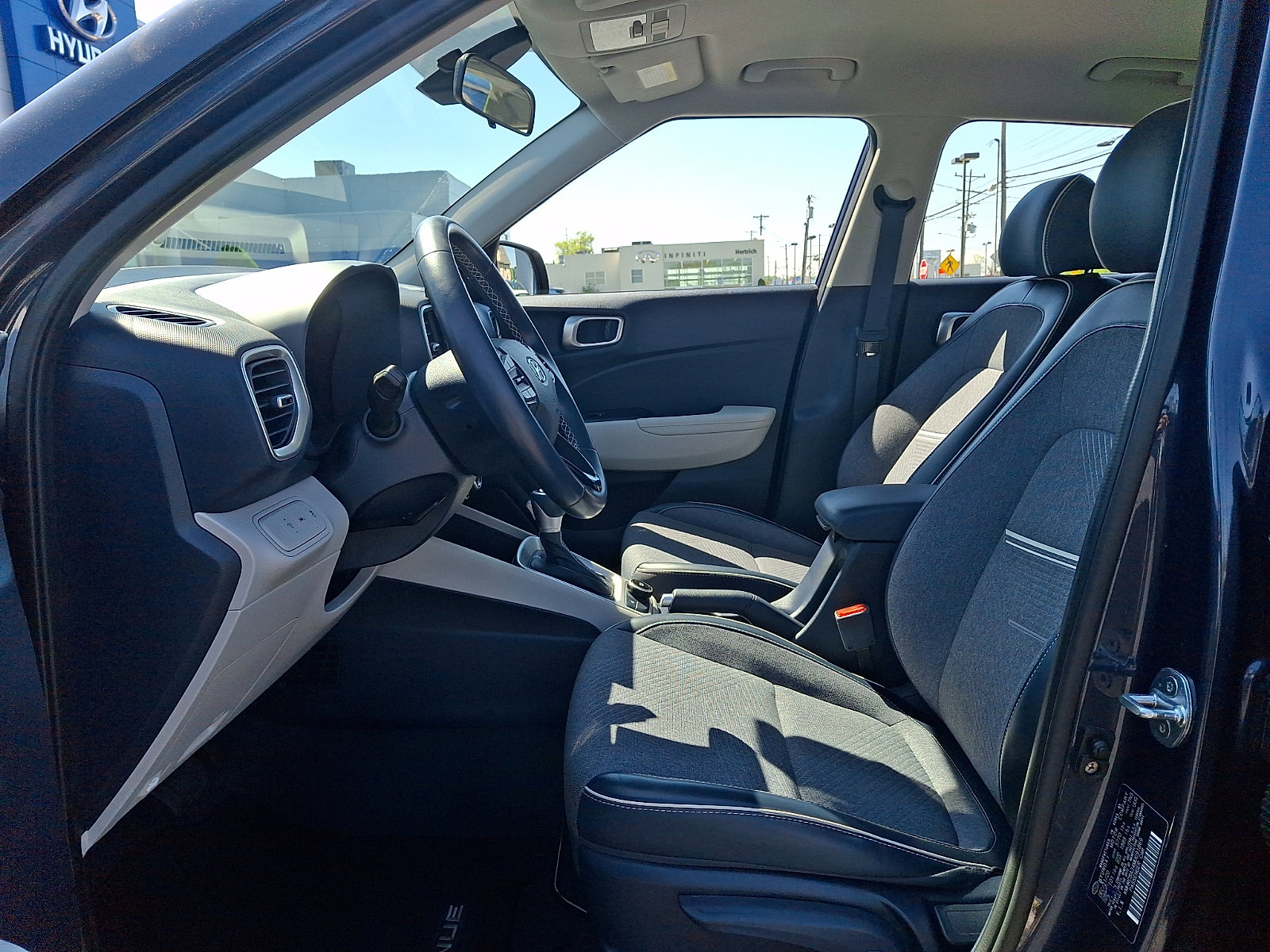 Certified 2021 Hyundai Venue image 13