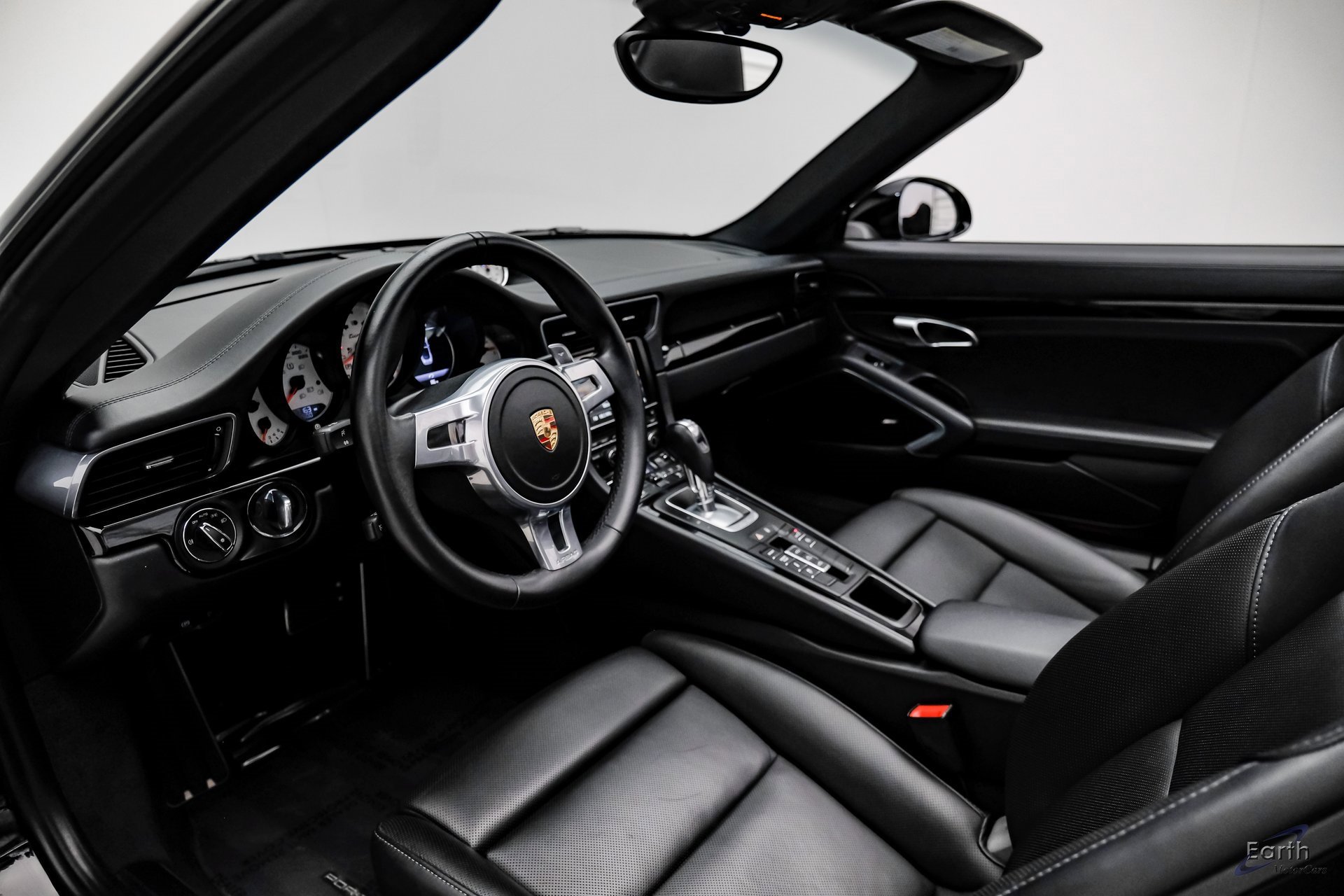 Used 2015 Porsche 911 Turbo image 42