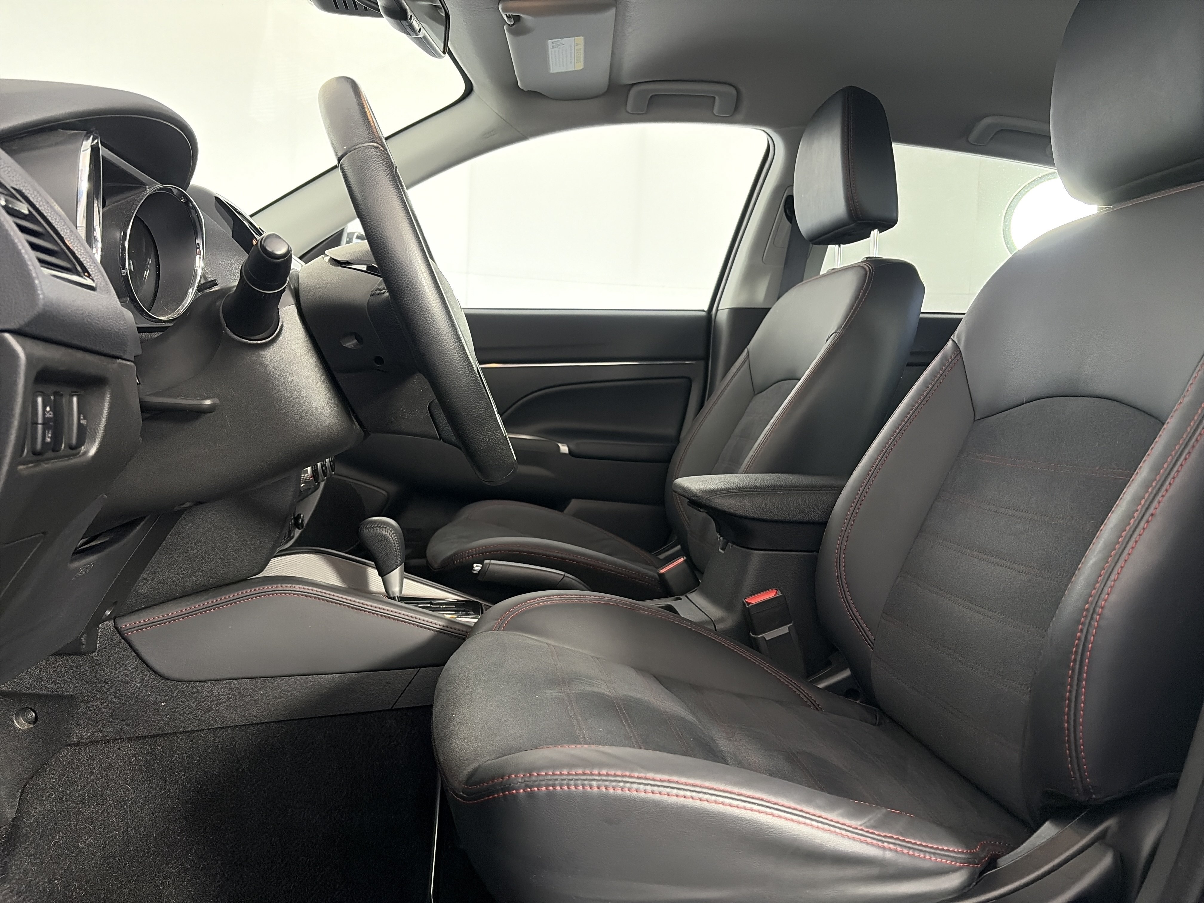 Used 2022 Mitsubishi Outlander Sport SE AWD/4WD image 2