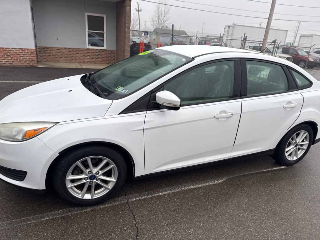 Used 2016 Ford Focus SE image 2