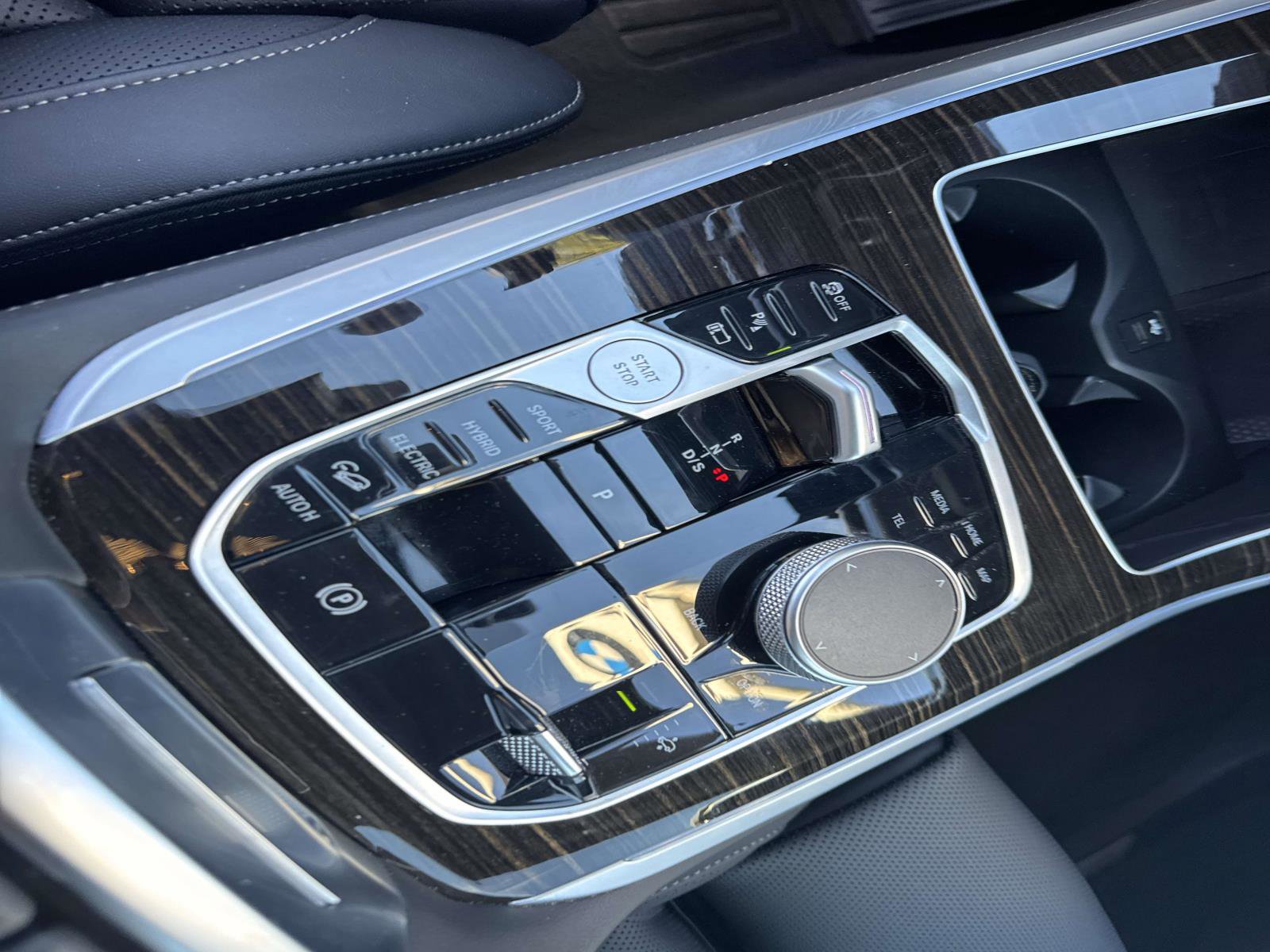 Used 2025 BMW X5 xDrive50e w/ Parking Assistance Package image 26