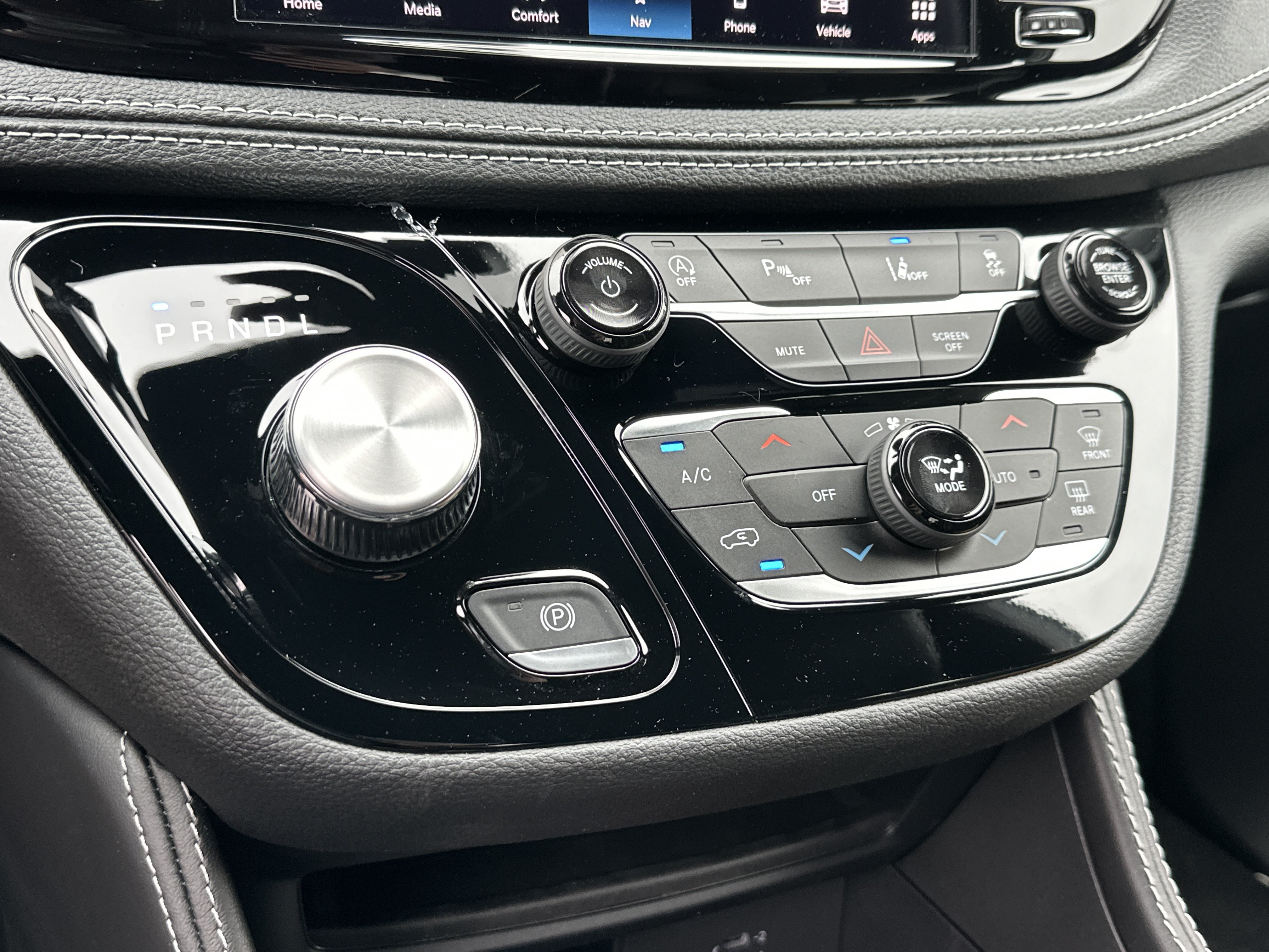 New 2027 Chrysler Pacifica Limited FWD image 6
