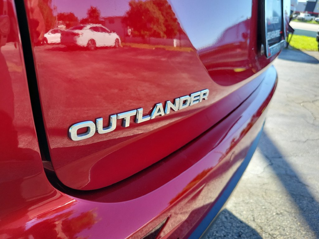 Used 2023 Mitsubishi Outlander SE Black Edition FWD image 9