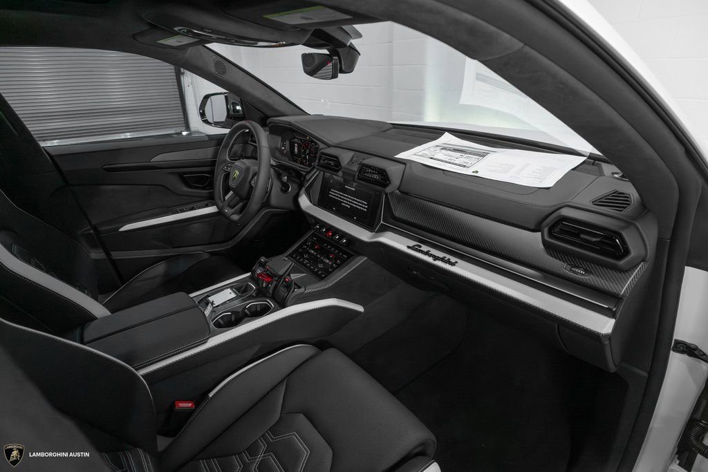Used 2025 Lamborghini Urus SE image 51