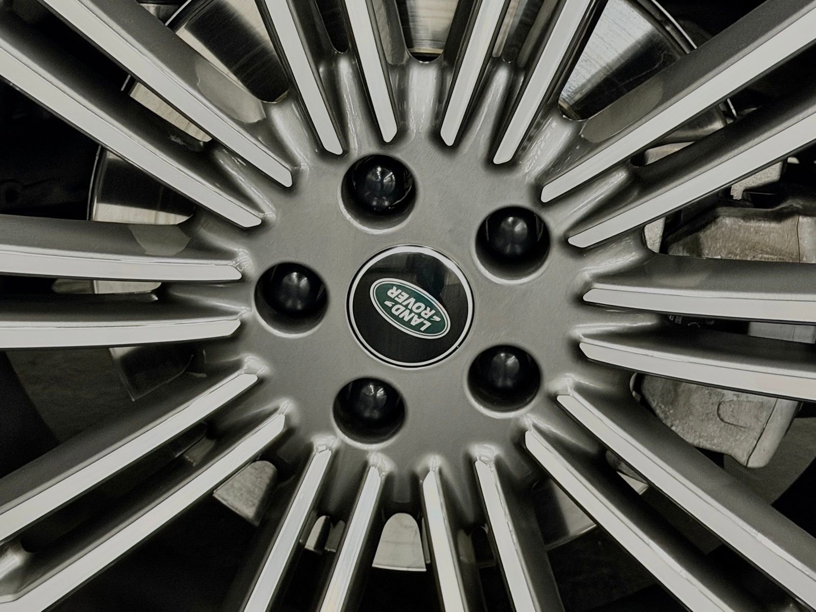 Used 2024 Land Rover Range Rover Sport SE image 18