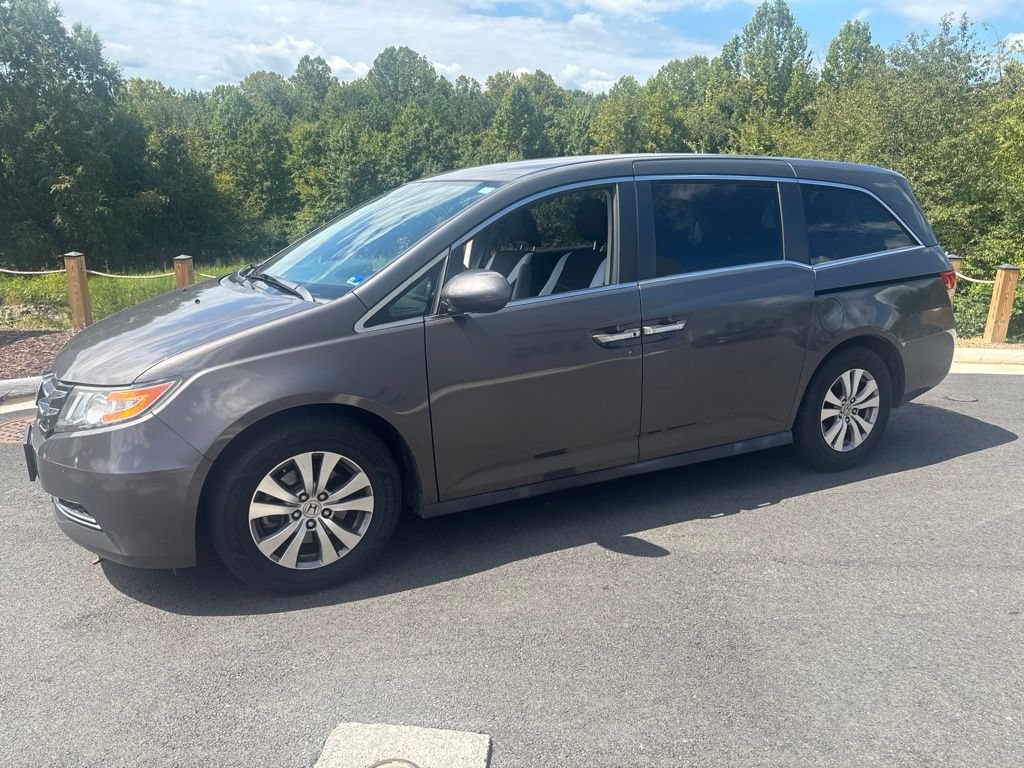 Used 2016 Honda Odyssey SE image 1