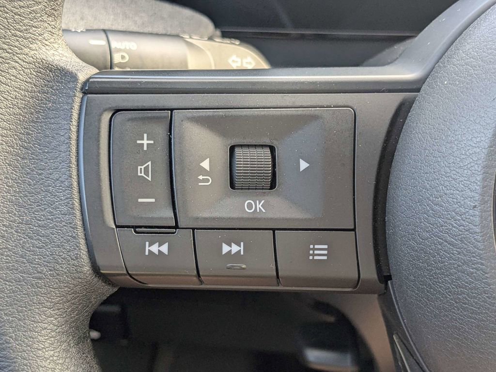 Used 2025 Nissan Kicks SV w/ SV Premium Package FWD image 25