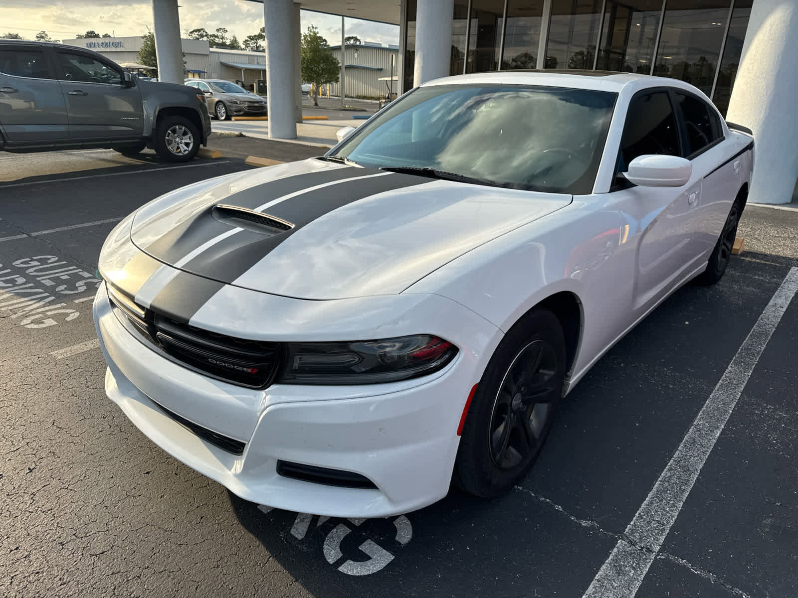 Used 2021 Dodge Charger SXT w/ Leather Interior Group image 2