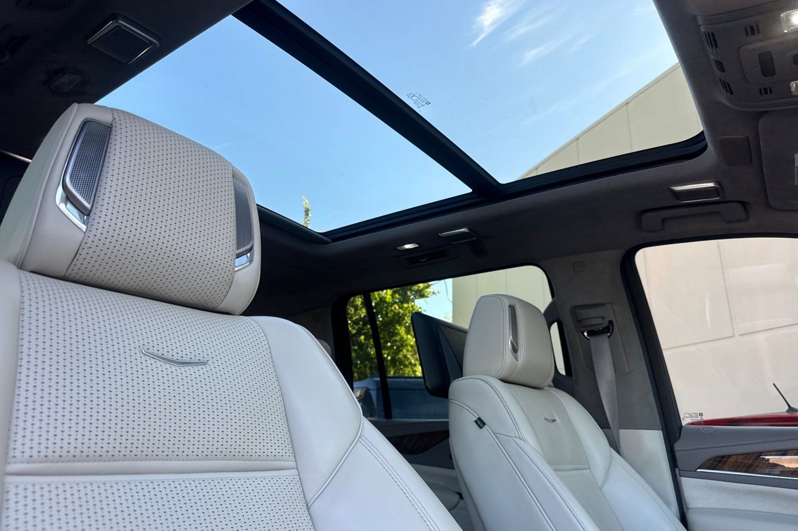 Used 2022 Cadillac Escalade ESV Sport Platinum w/ Heavy-Duty Trailer Package AWD/4WD image 19