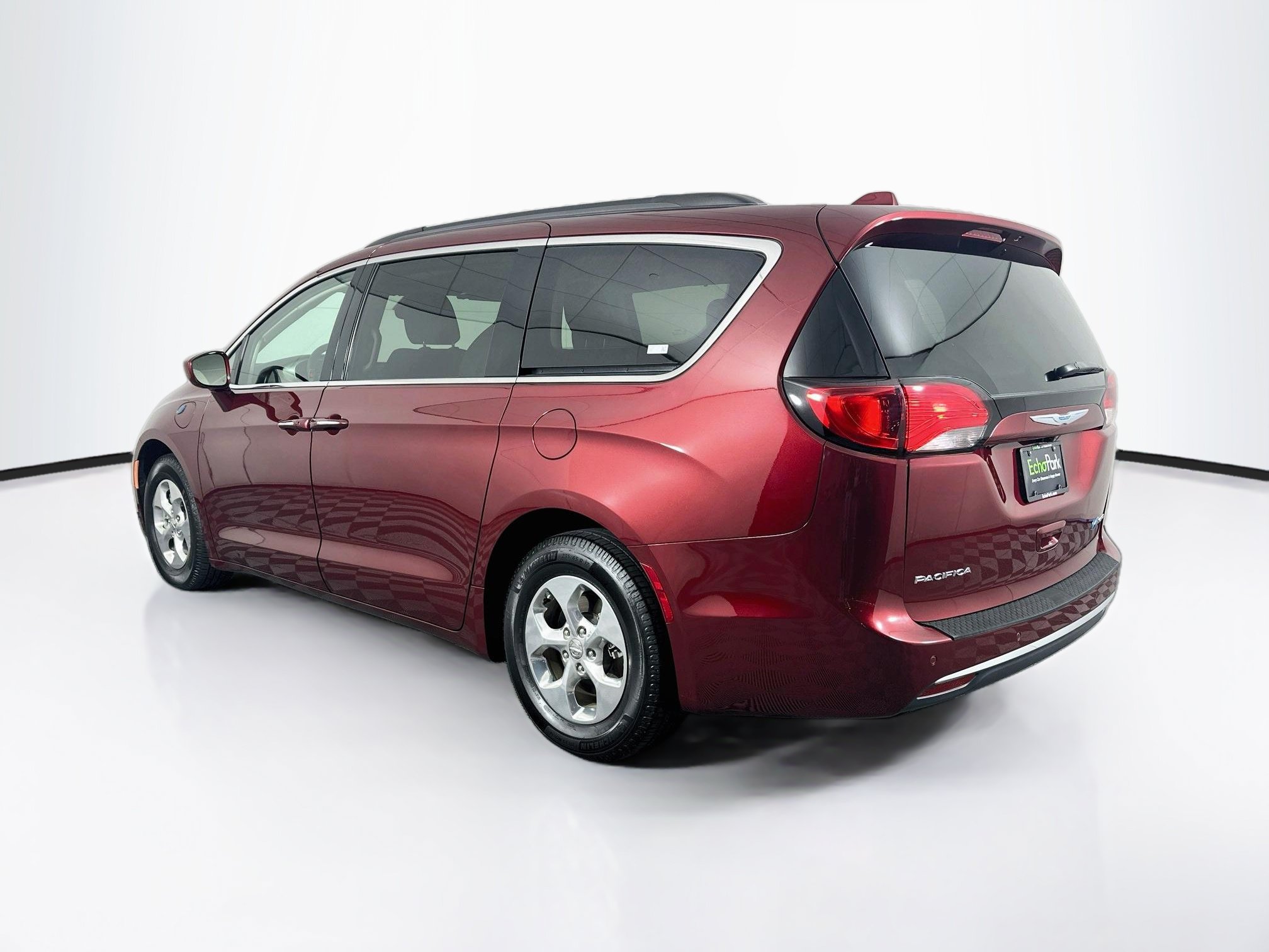 Used 2020 Chrysler Pacifica Touring FWD image 5