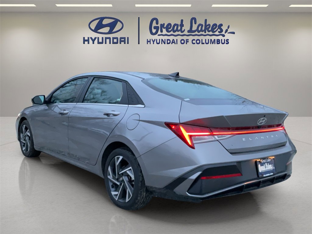 Certified 2024 Hyundai Elantra SEL w/ Convenience Package image 3