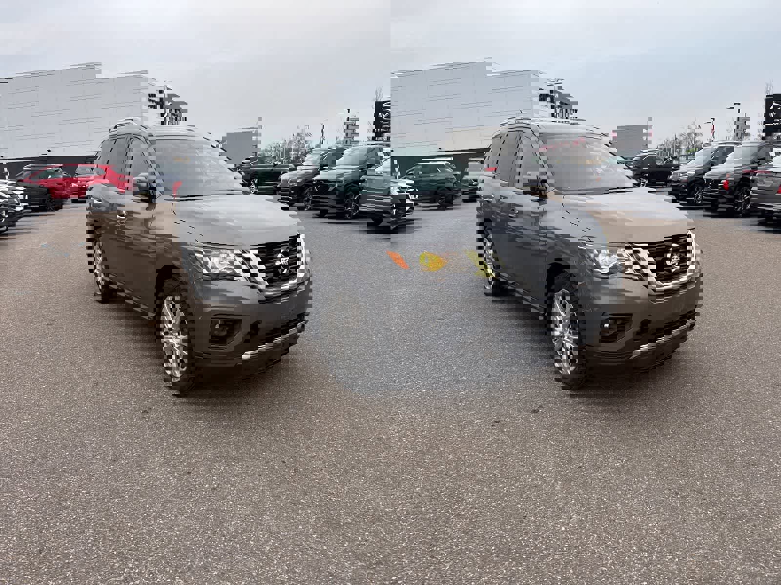 Used 2018 Nissan Pathfinder SL w/ SL Premium Package image 3