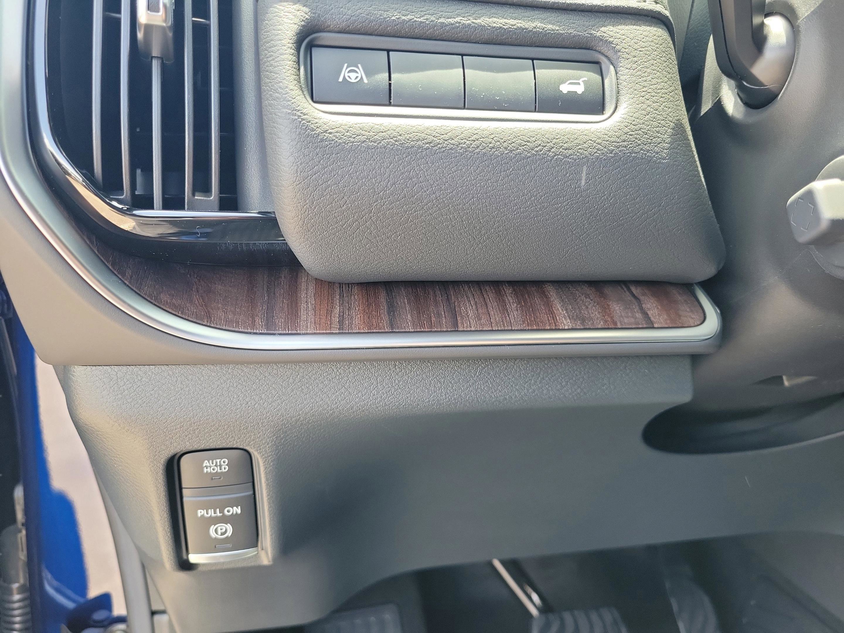 New 2025 Nissan Armada SL w/ Captain's Chari Seat Package image 28