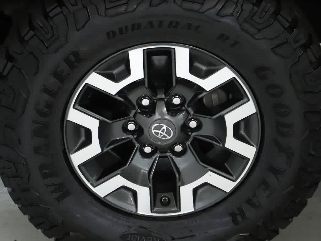 Certified 2020 Toyota Tacoma TRD Off-Road w/ Technology Package AWD/4WD image 36