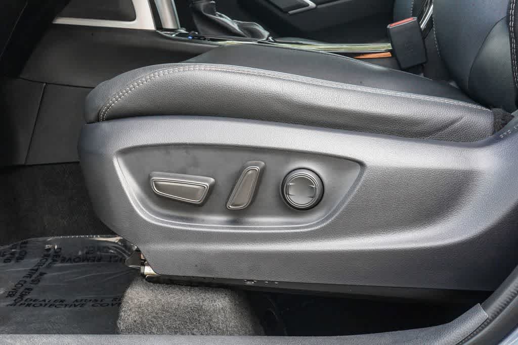 Used 2023 Toyota Corolla Cross XLE FWD image 21