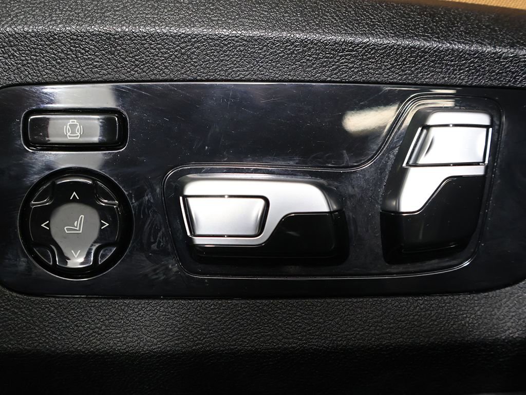 Used 2024 BMW X7 xDrive40i w/ M Sport Package image 35