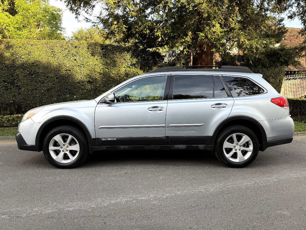 Used 2014 Subaru Outback 2.5i Premium image 4