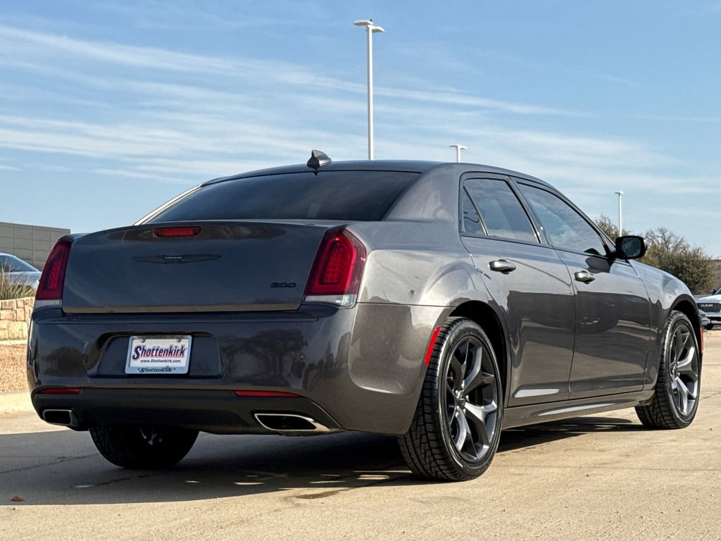 Used 2023 Chrysler 300 Touring L RWD image 8