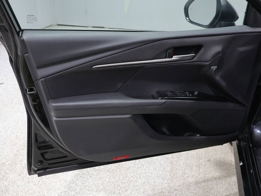 Used 2025 Toyota Camry LE image 13