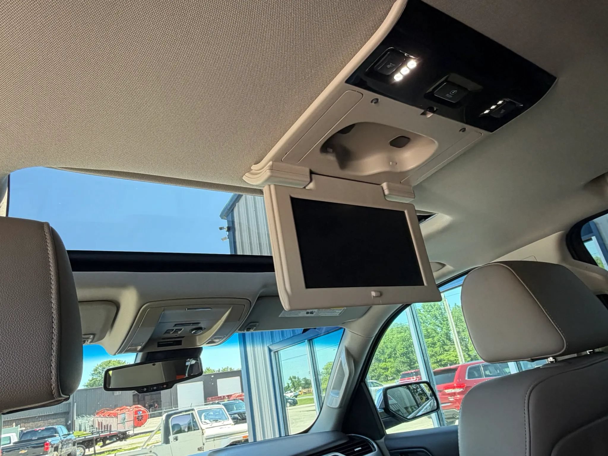 Used 2016 Chevrolet Tahoe LTZ AWD/4WD image 17