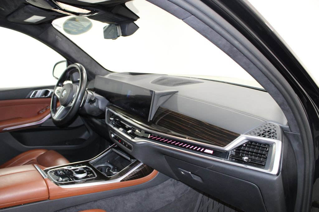 Used 2024 BMW X7 M60i w/ Executive Package image 30
