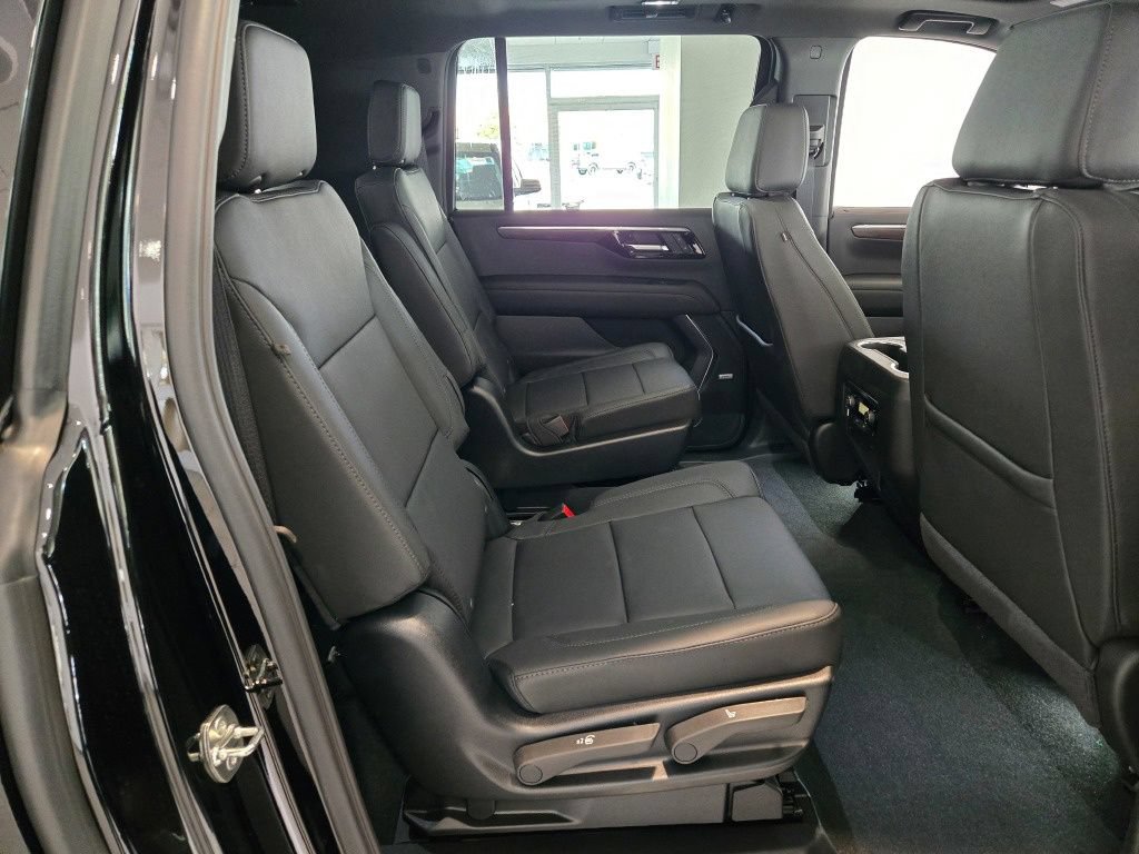 New 2026 Chevrolet Suburban Z71 w/ Comfort Package AWD/4WD image 10