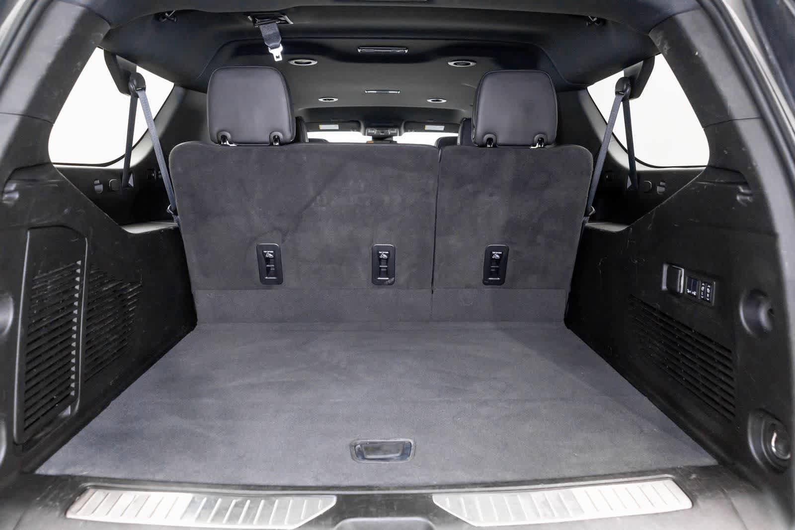 Used 2024 Chevrolet Suburban Premier AWD/4WD image 19