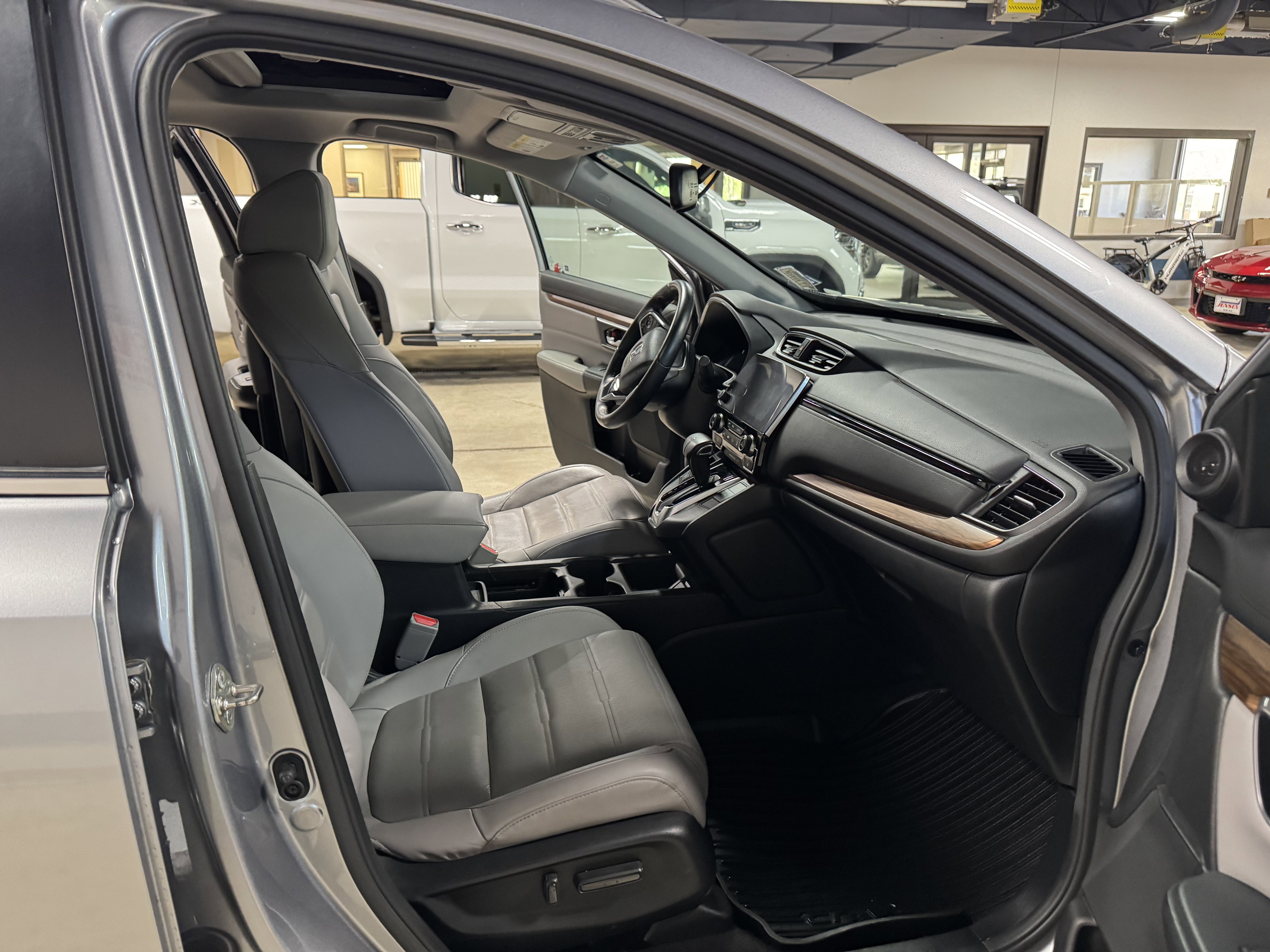 Used 2017 Honda CR-V Touring image 11