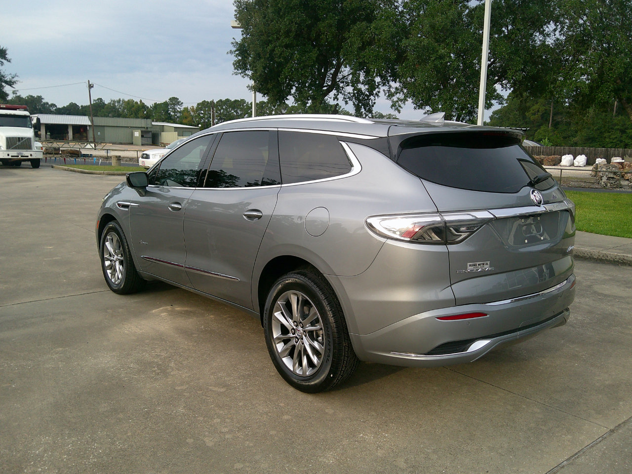Used 2023 Buick Enclave Avenir w/ Avenir Technology Package image 2